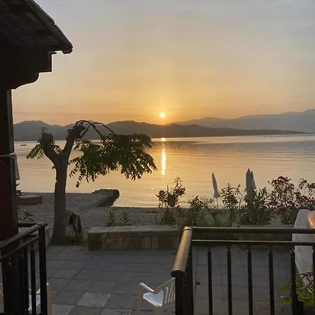 Daire Beachfront Nikiana