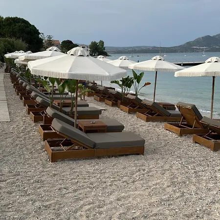 Beachfront Nikiána
